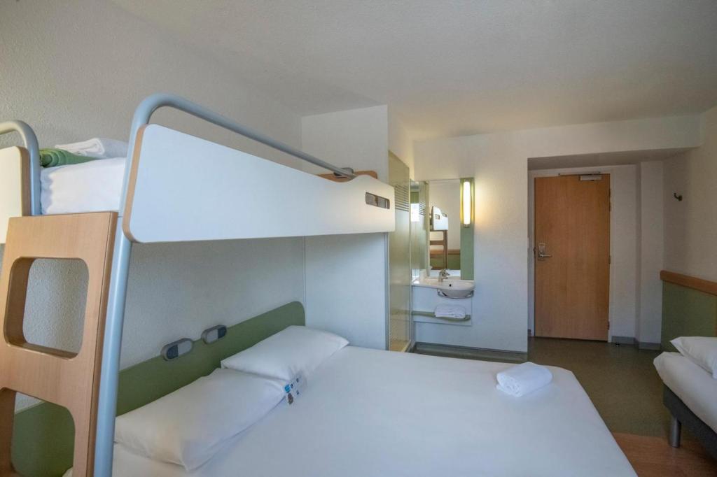 Postel nebo postele na pokoji v ubytování ibis budget Ajaccio
