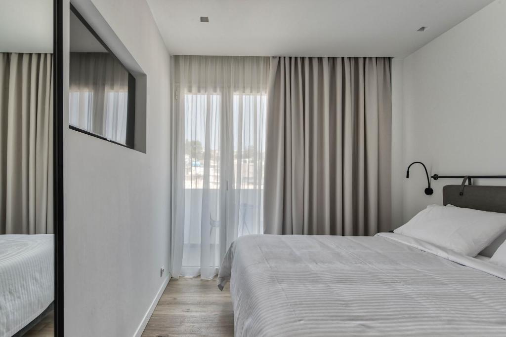 Postel nebo postele na pokoji v ubytování Bitzaro Boutique Hotel