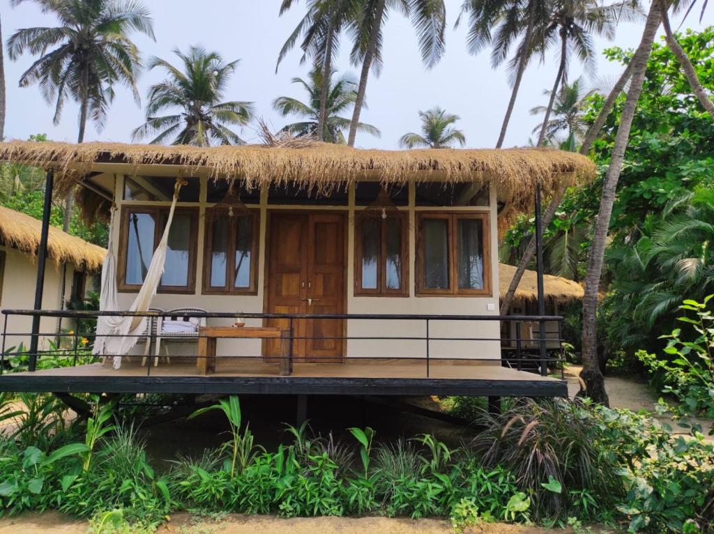Zahrada ubytování Anahata Retreat Beach Front Ashwem Goa