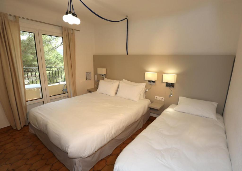 Postel nebo postele na pokoji v ubytování Hôtel de la Plage - HDLP