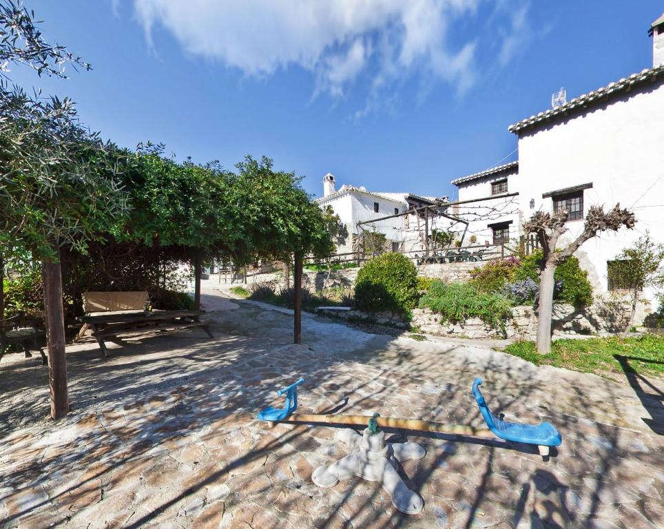 Vonkajšia záhrada v ubytovaní Elegant Villa in Granada with Pool and Garden