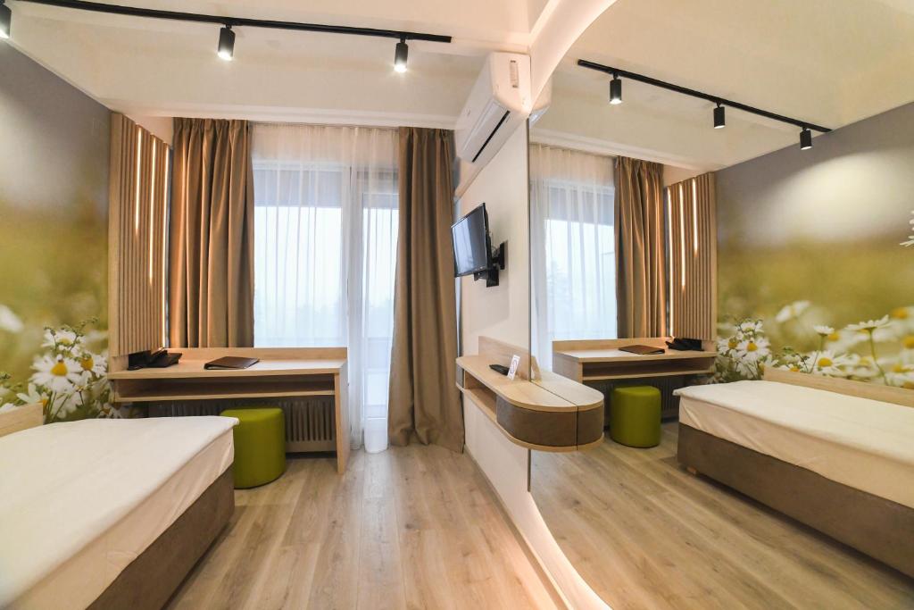 Ліжко або ліжка в номері Medical and Spa Centre Merkur