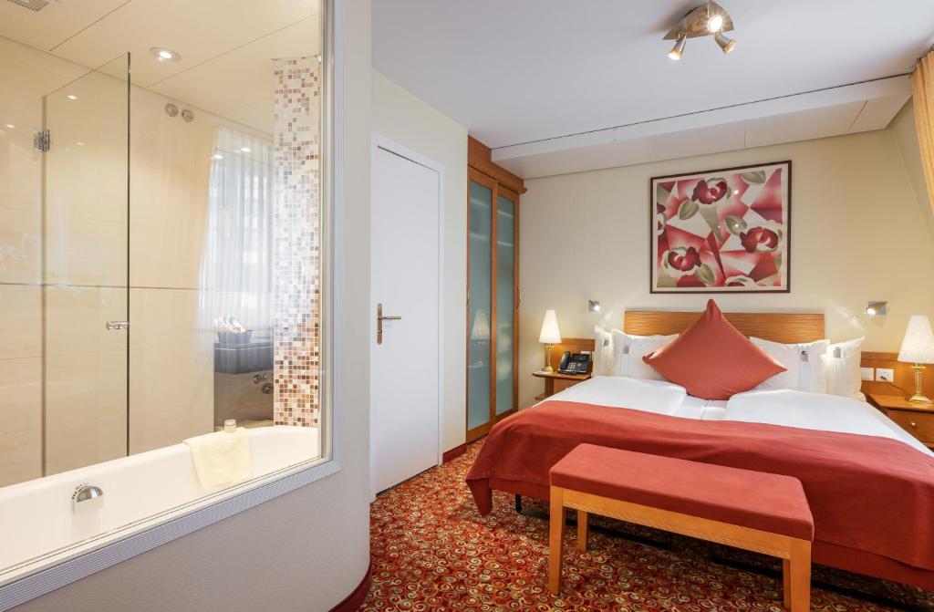 Postel nebo postele na pokoji v ubytování GAIA Hotel Basel - the sustainable 4 star hotel