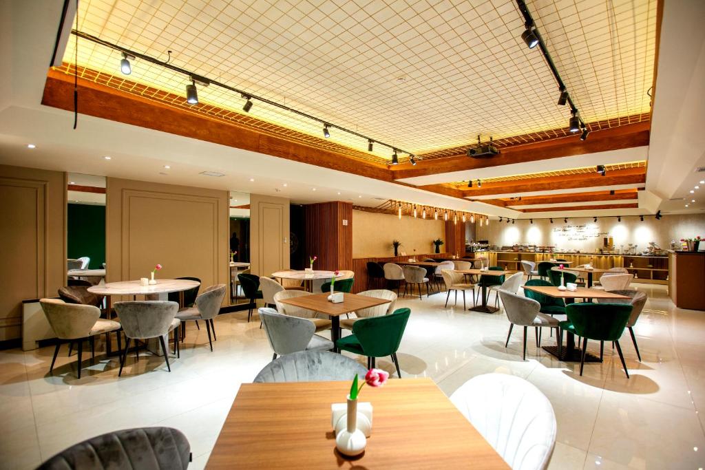 Restaurace v ubytování Central Hotel Yerevan