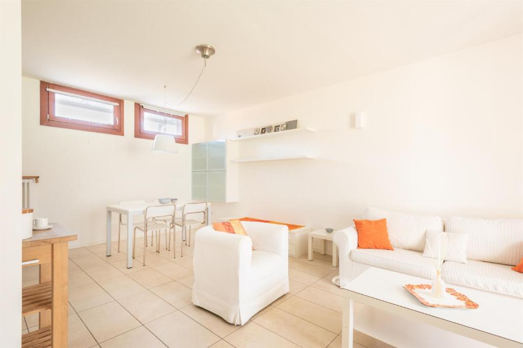 A seating area at GARDA SAILS, Relax + Thermae