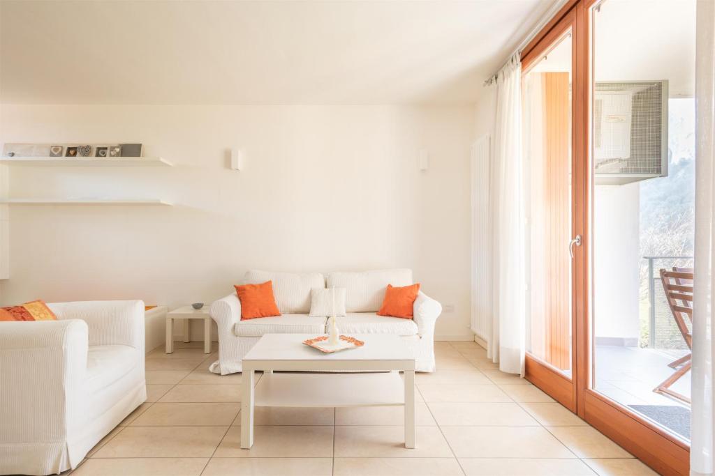 A seating area at GARDA SAILS, Relax + Thermae