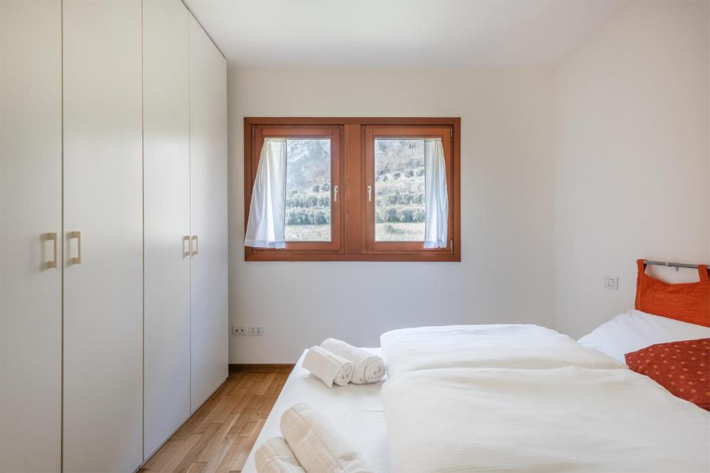 A bed or beds in a room at GARDA SAILS, Relax + Thermae