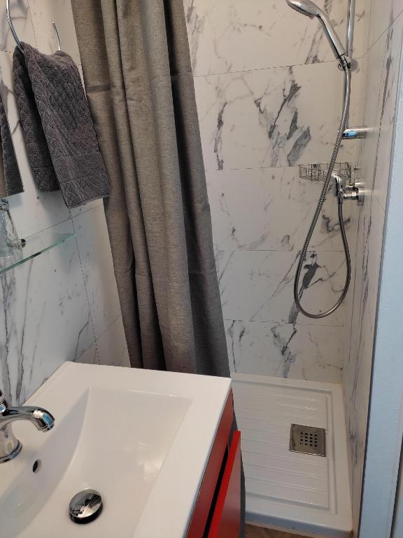 Hotel des Voyageurs - Twin Room