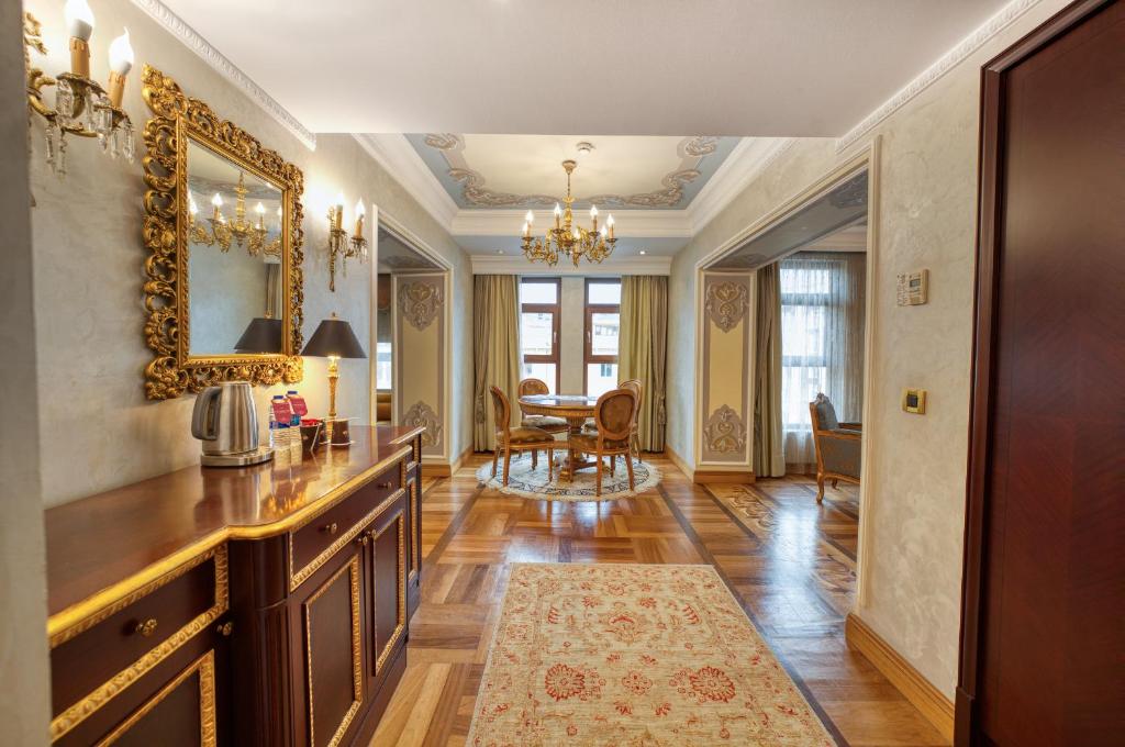 Crowne Plaza Istanbul - Old City, an IHG Hotel - One-Bedroom Suite With King Bed - Non-Smoking