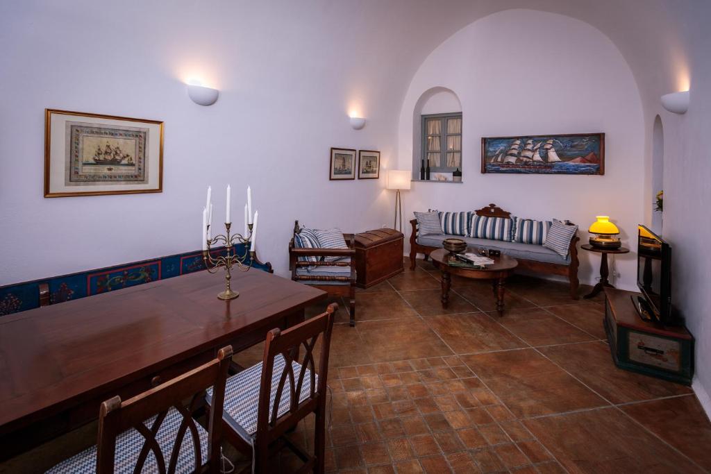 Część wypoczynkowa w obiekcie Azure Villa Santorini