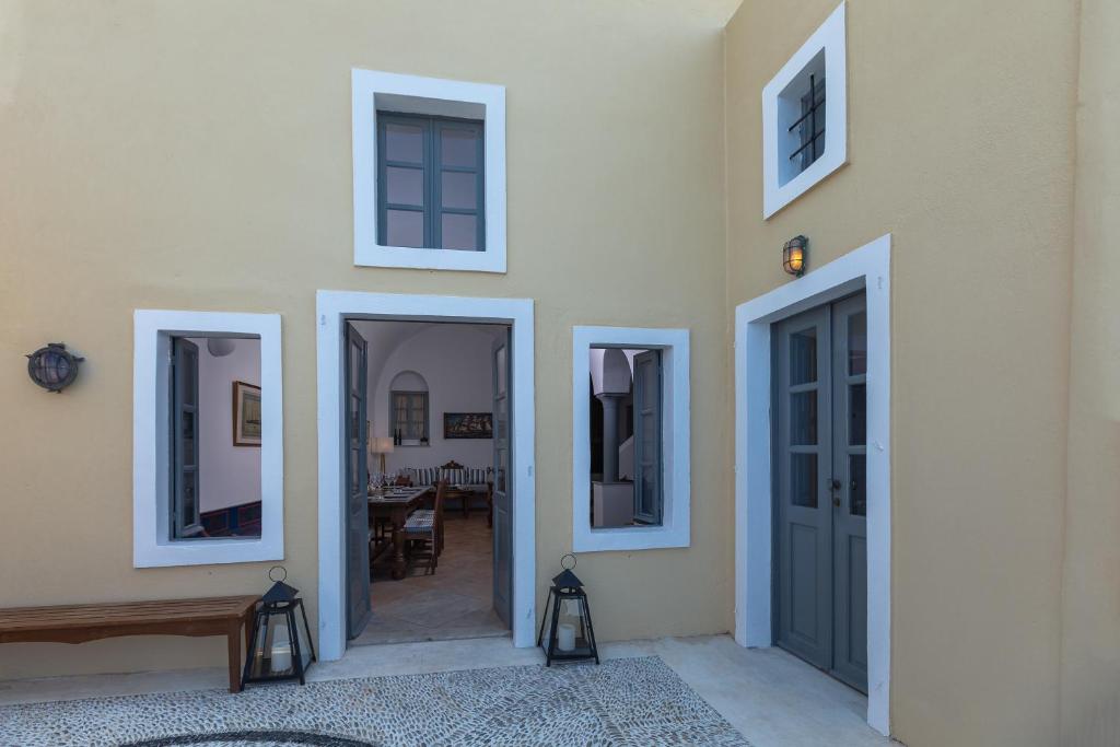 Zdjęcie z galerii obiektu Azure Villa Santorini w Imerovíglion