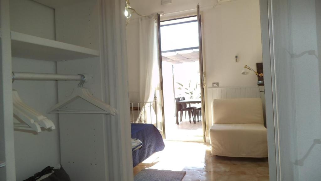 Postel nebo postele na pokoji v ubytování Holiday Rooms Ninfa
