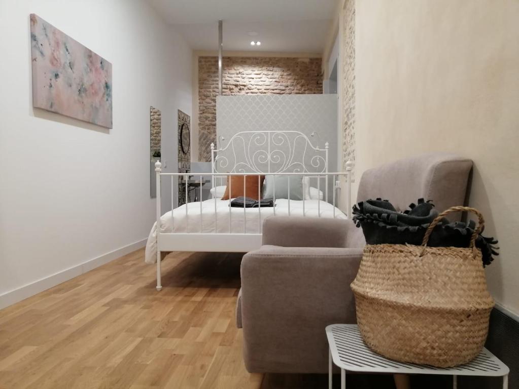 Łóżko lub łóżka w pokoju w obiekcie SALOTUR Sierpes