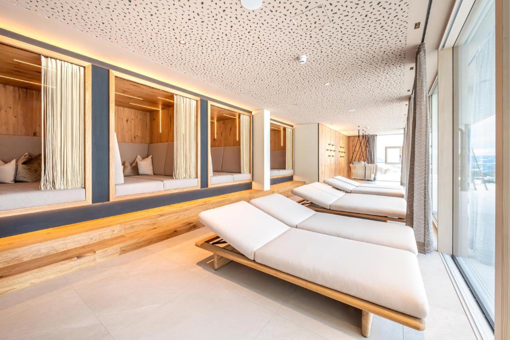 A bed or beds in a room at Hotel Ennstalerhof