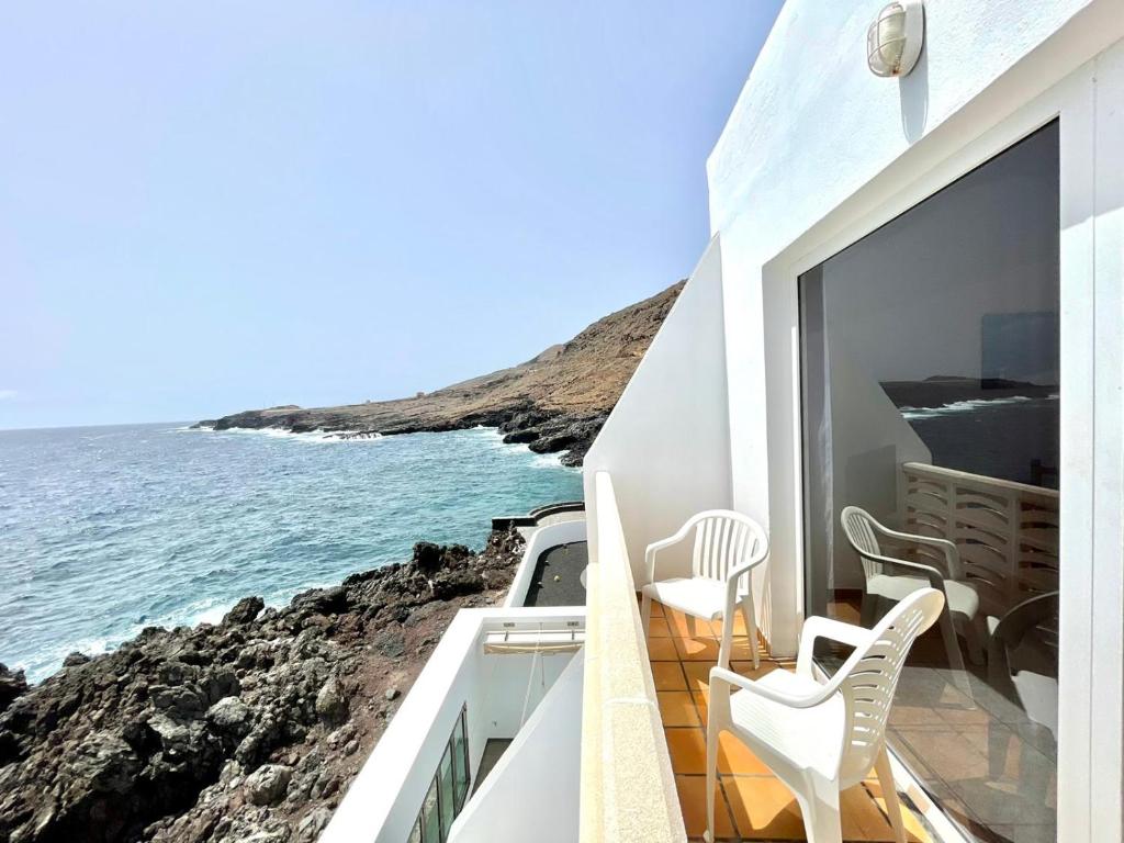 Apartamento con vista al mar, en primera linea, El Hierro, Tamaduste –  Precios actualizados 2023