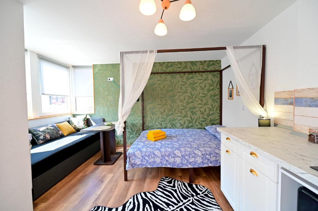 FLH - Central Apartments - Family Room With Garden View