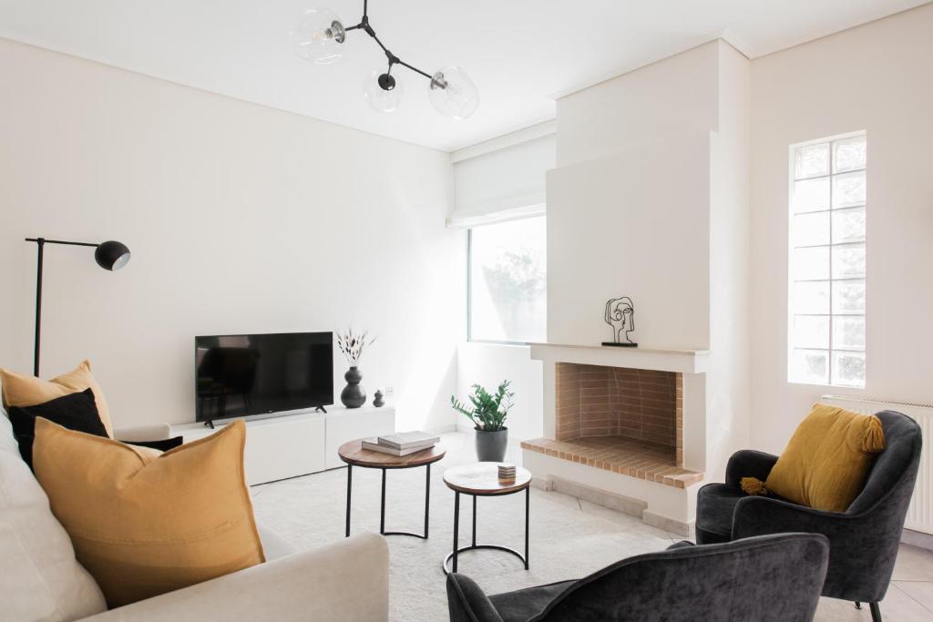 Televízia a/alebo spoločenská miestnosť v ubytovaní Top-Class 2BR Apartment in Marousi by UPSTREET