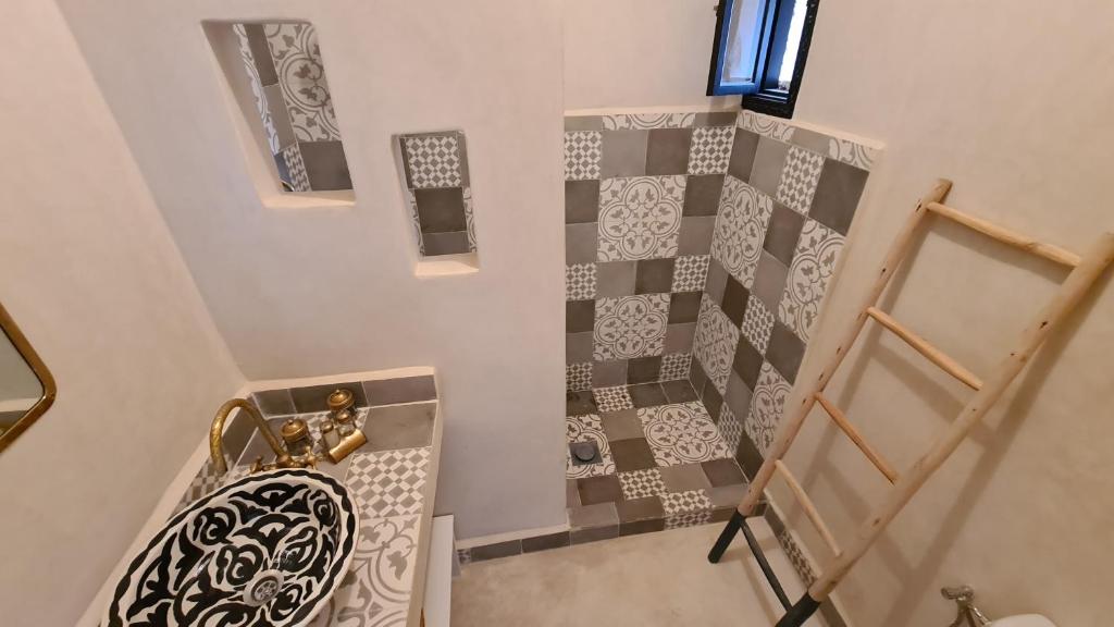 Koupelna v ubytování Riad Alizé