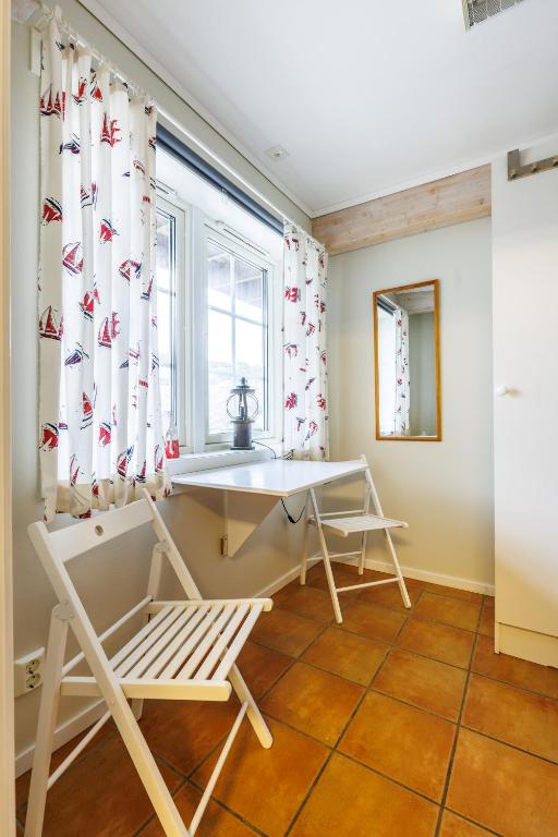 Resö Hamnmagasin vandrarhem - Zweibettzimmer Mit Gemeinschafts-WC
