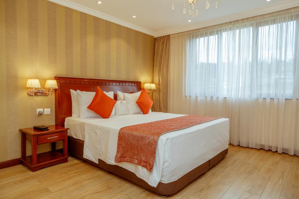 Postel nebo postele na pokoji v ubytování Sarova Woodlands Hotel and Spa