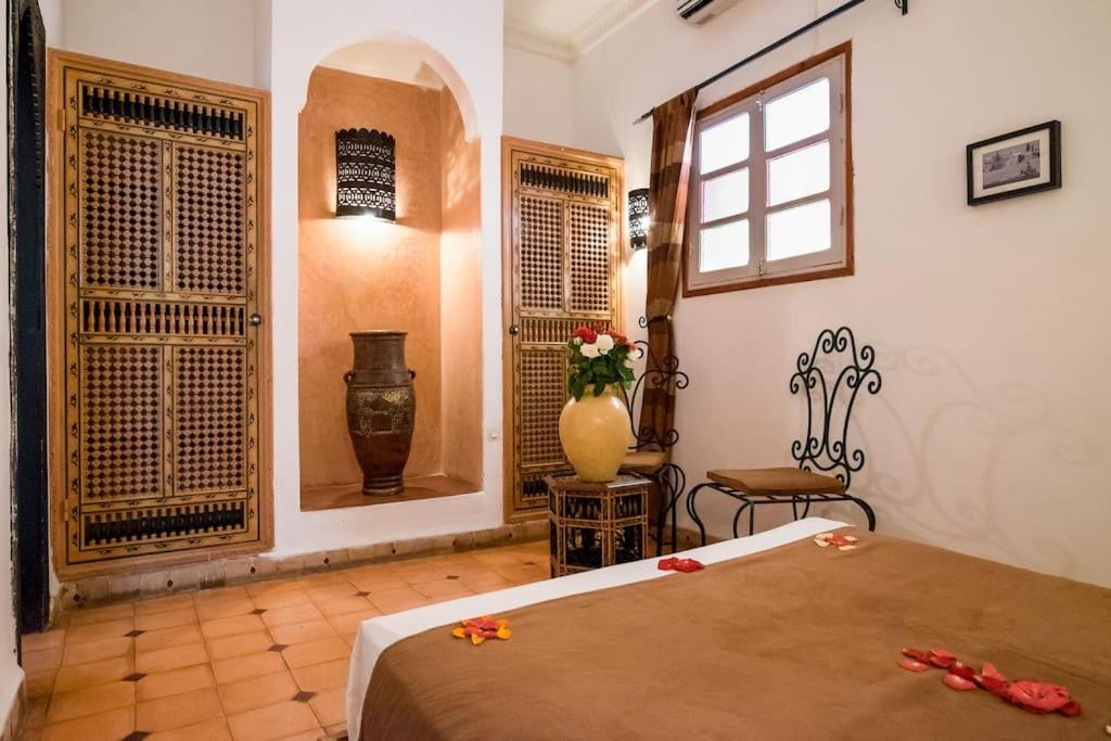 Postel nebo postele na pokoji v ubytování Riad Al Tainam