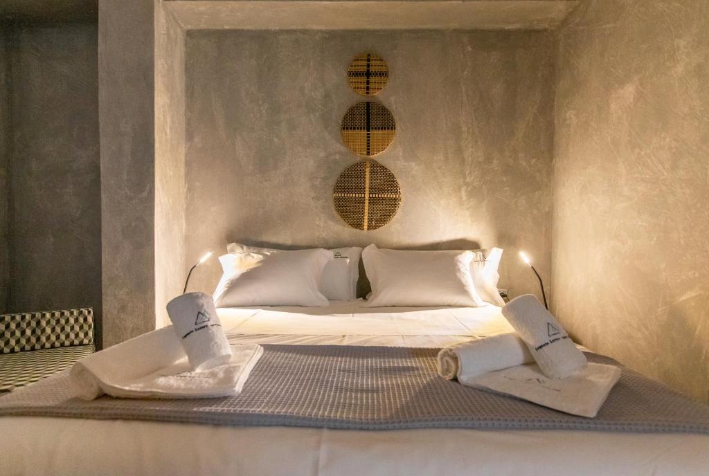 Postel nebo postele na pokoji v ubytování Lepanto Luxury Apartments FF