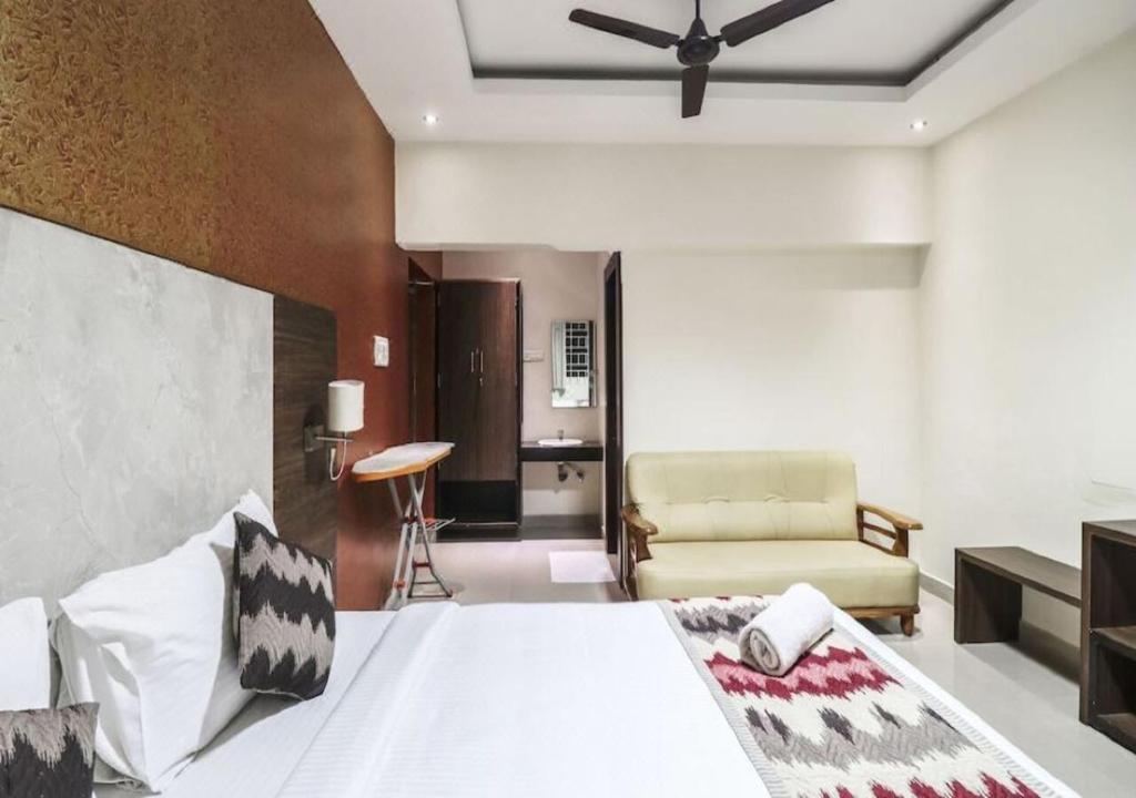 Postel nebo postele na pokoji v ubytování Euphoria Extended Stays - OMR IT Expressway Chennai