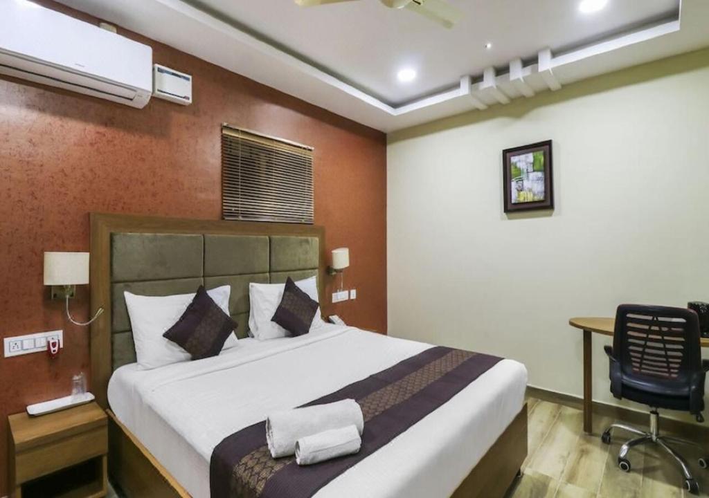 Postel nebo postele na pokoji v ubytování Euphoria Extended Stays - OMR IT Expressway Chennai