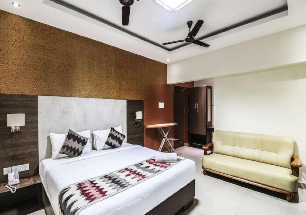 Postel nebo postele na pokoji v ubytování Euphoria Extended Stays - OMR IT Expressway Chennai