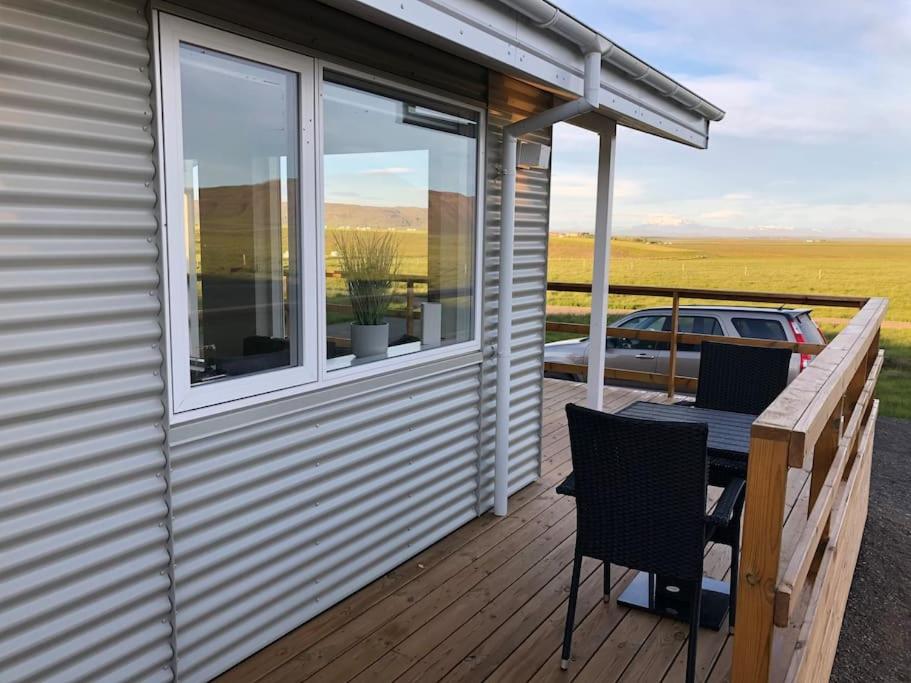 Balkón nebo terasa v ubytování EYVÍK Cottages - Private HOT TUB!