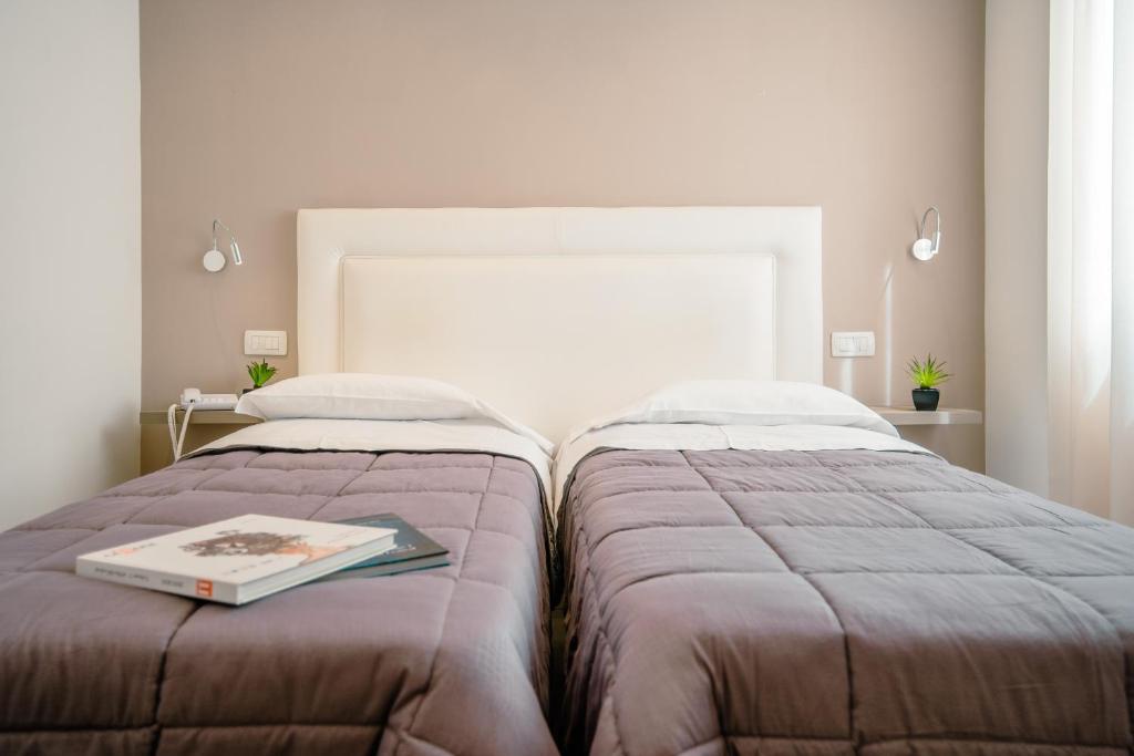Hotel Bruman Salerno - Büyük Çift Kişilik Veya İki Yataklı Oda