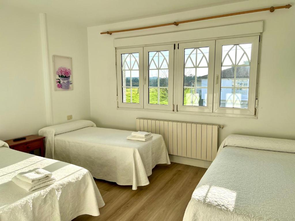 Un pat sau paturi într-o cameră la Pensión Maruja *