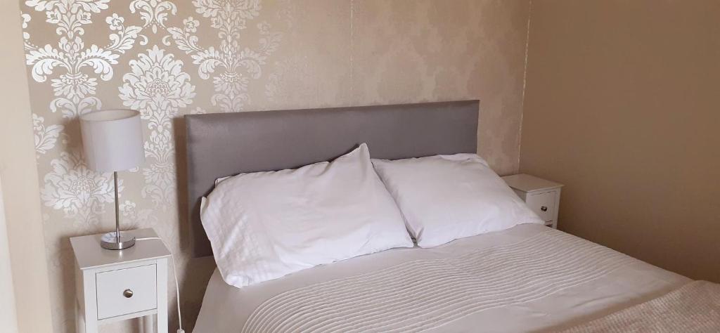 Queens Rooms - Double Room With Private Bathroom