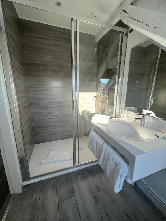 Contact Hotel Hôtel De Troyes - Habitación Doble Confort
