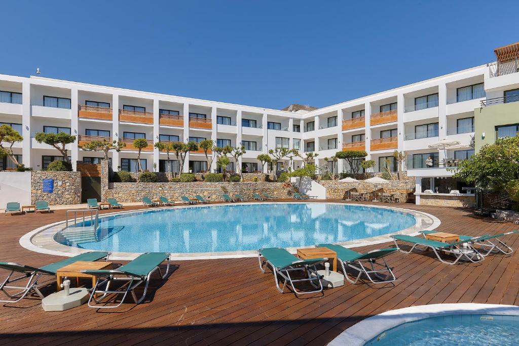 Basen w obiekcie Arminda Hotel & Spa lub w pobliżu