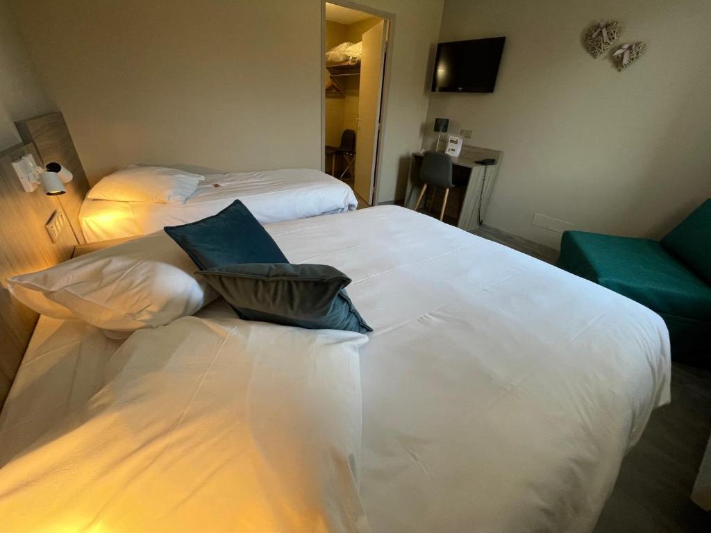 Postel nebo postele na pokoji v ubytování Hotel Ecluse 34