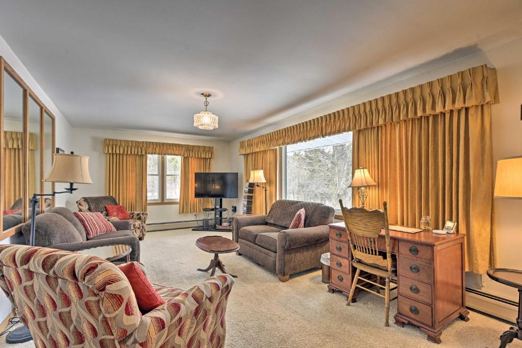 Charming Oakhill House - 2 Mi to Dtwn Dells