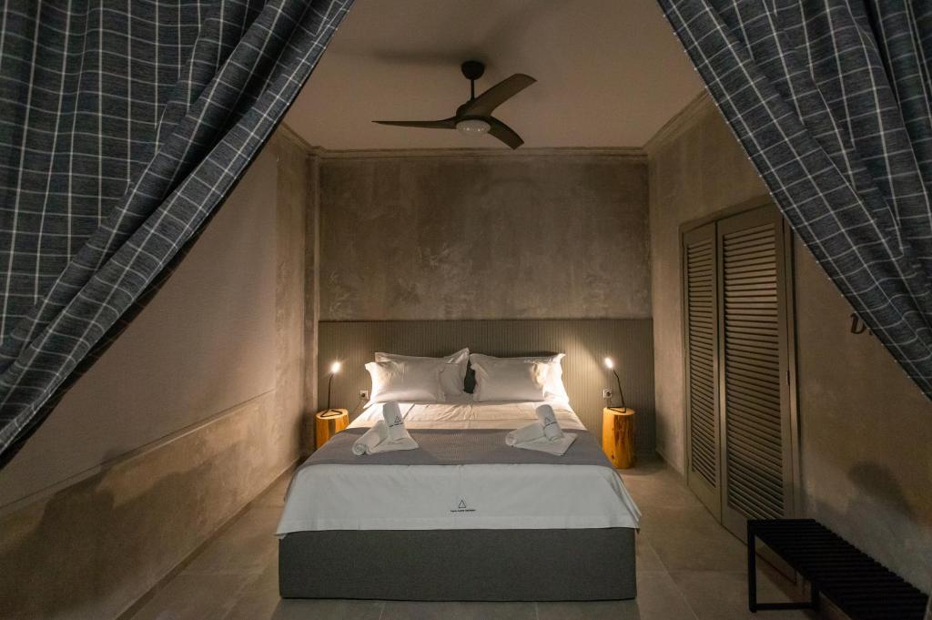 Postel nebo postele na pokoji v ubytování Lepanto Luxury Apartments GF