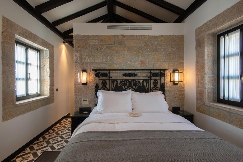 A bed or beds in a room at Polismata - Private Residences