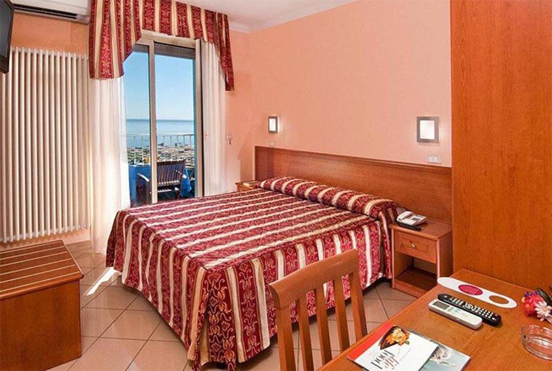Postel nebo postele na pokoji v ubytování Hotel Bristol - Koolibry Hotels