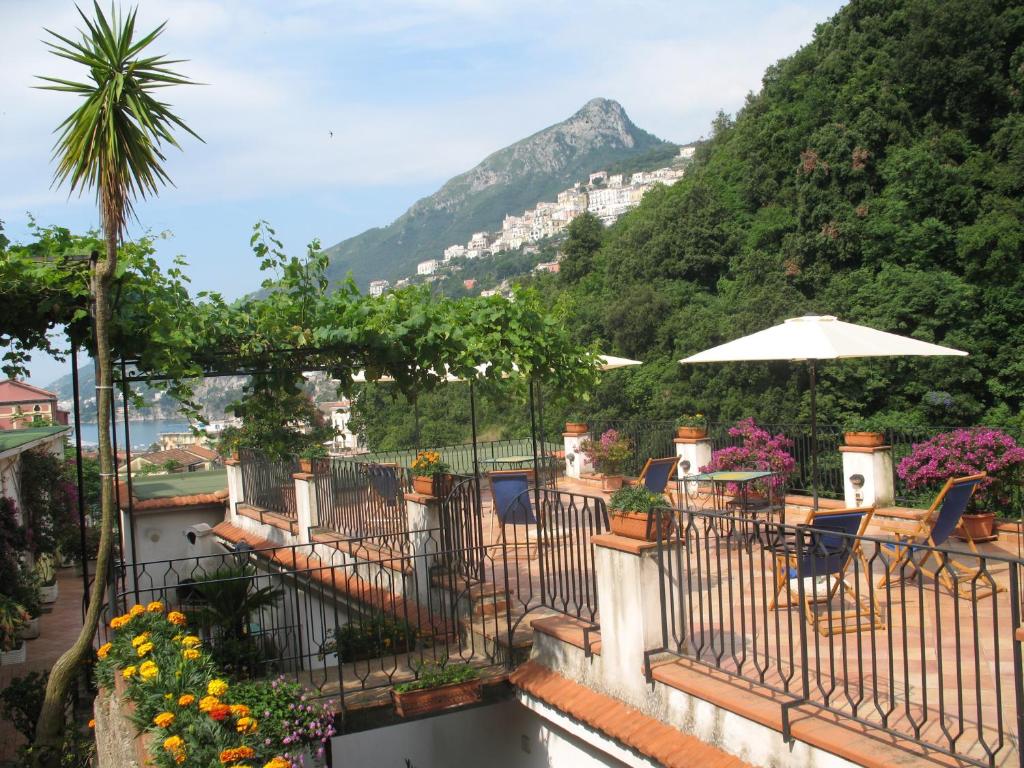 a balcony with a view of a mountain at La Valle Delle Najadi in Vietri
