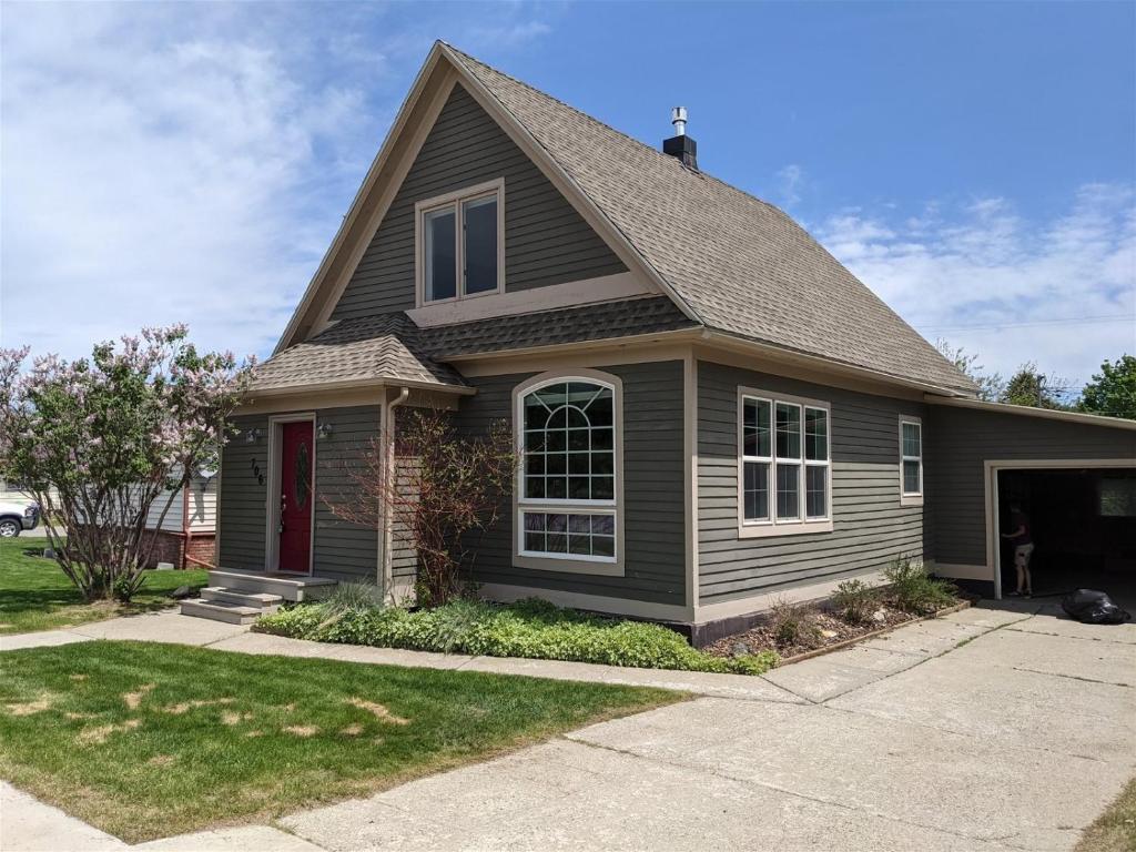 Dog Friendly Harvest Moon with Hot Tub by AAA Red Lodge Rentals, MT
