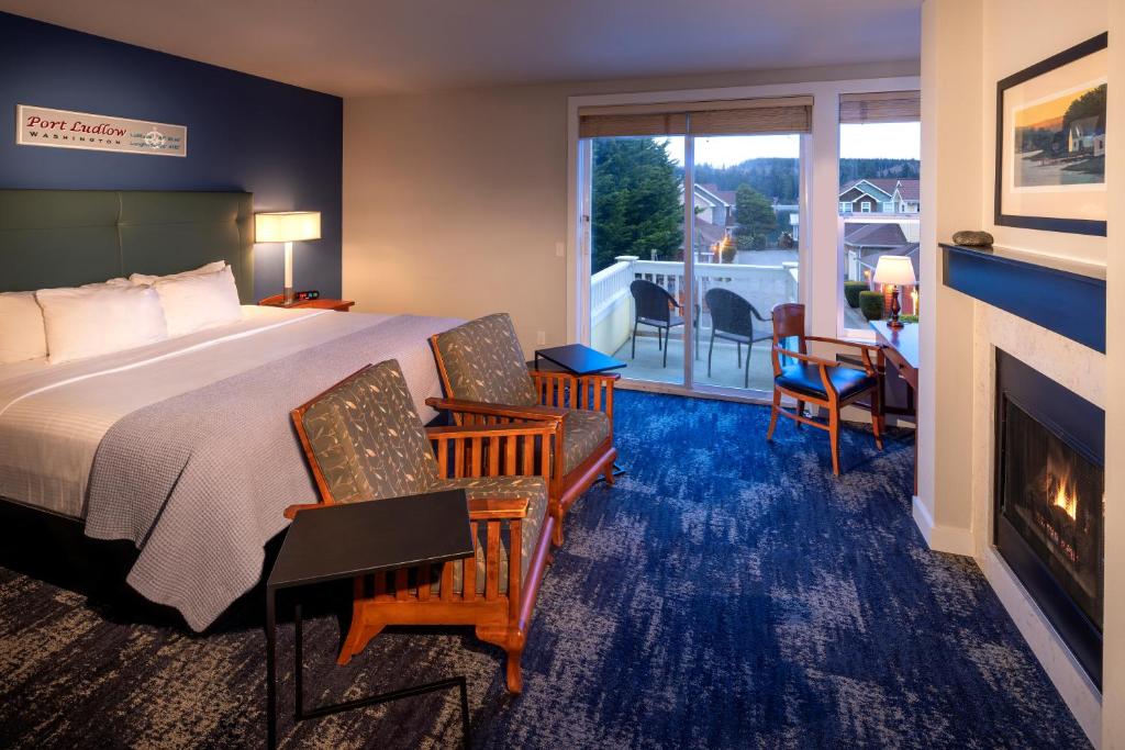 Postel nebo postele na pokoji v ubytování Resort at Port Ludlow