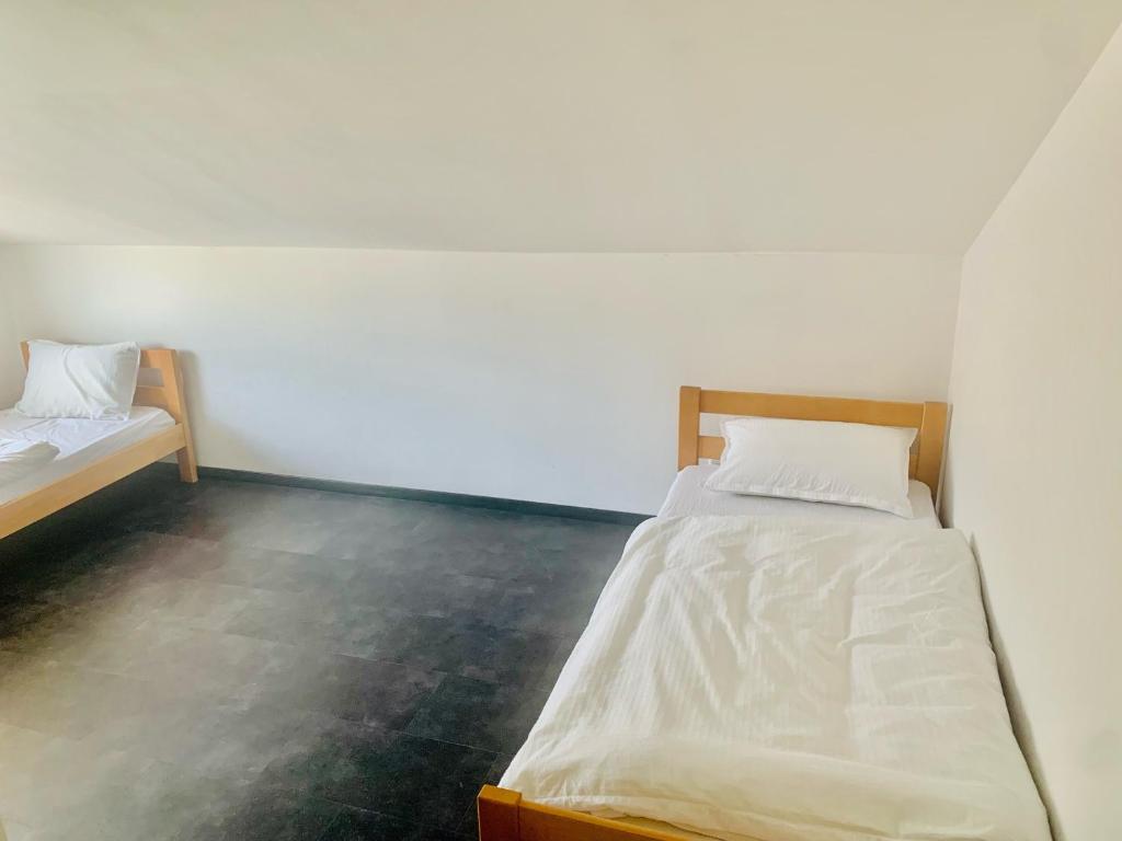 Posteľ alebo postele v izbe v ubytovaní Apartma FRIGO