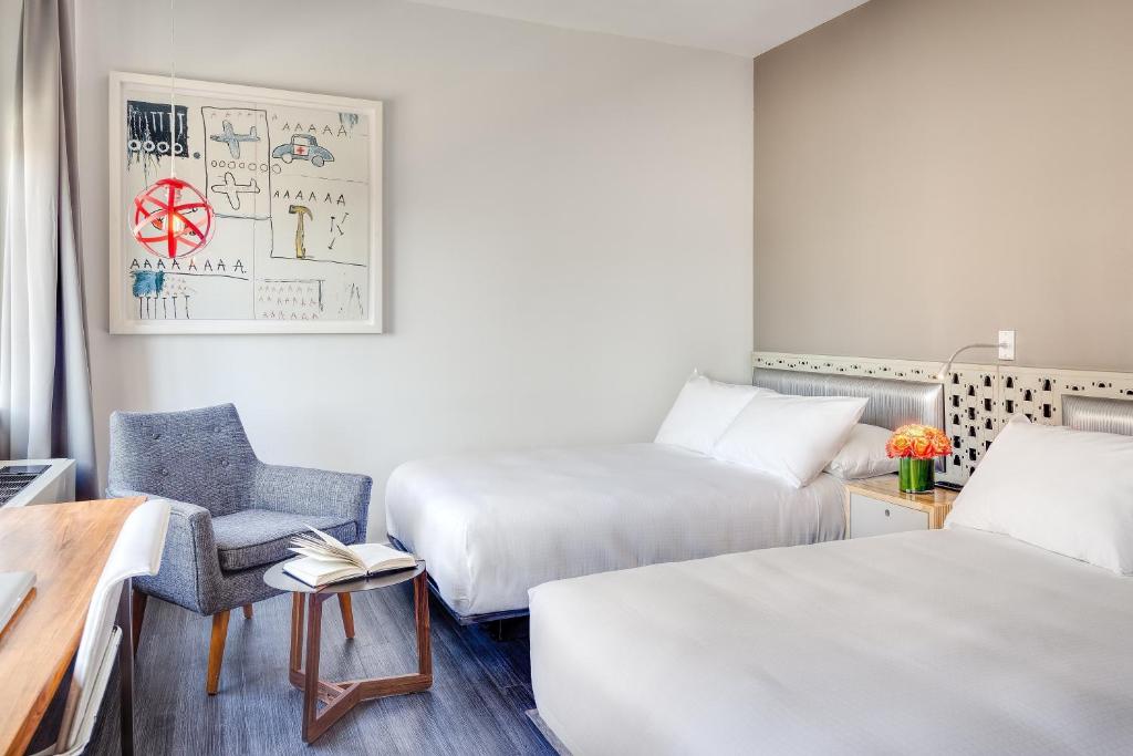 Postel nebo postele na pokoji v ubytování NU Hotel
