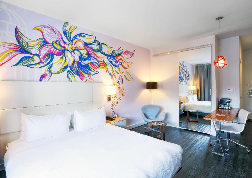 Postel nebo postele na pokoji v ubytování NU Hotel