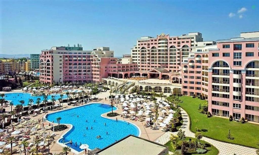 sunny beach Private apartment in the best hotel - family room - seaview