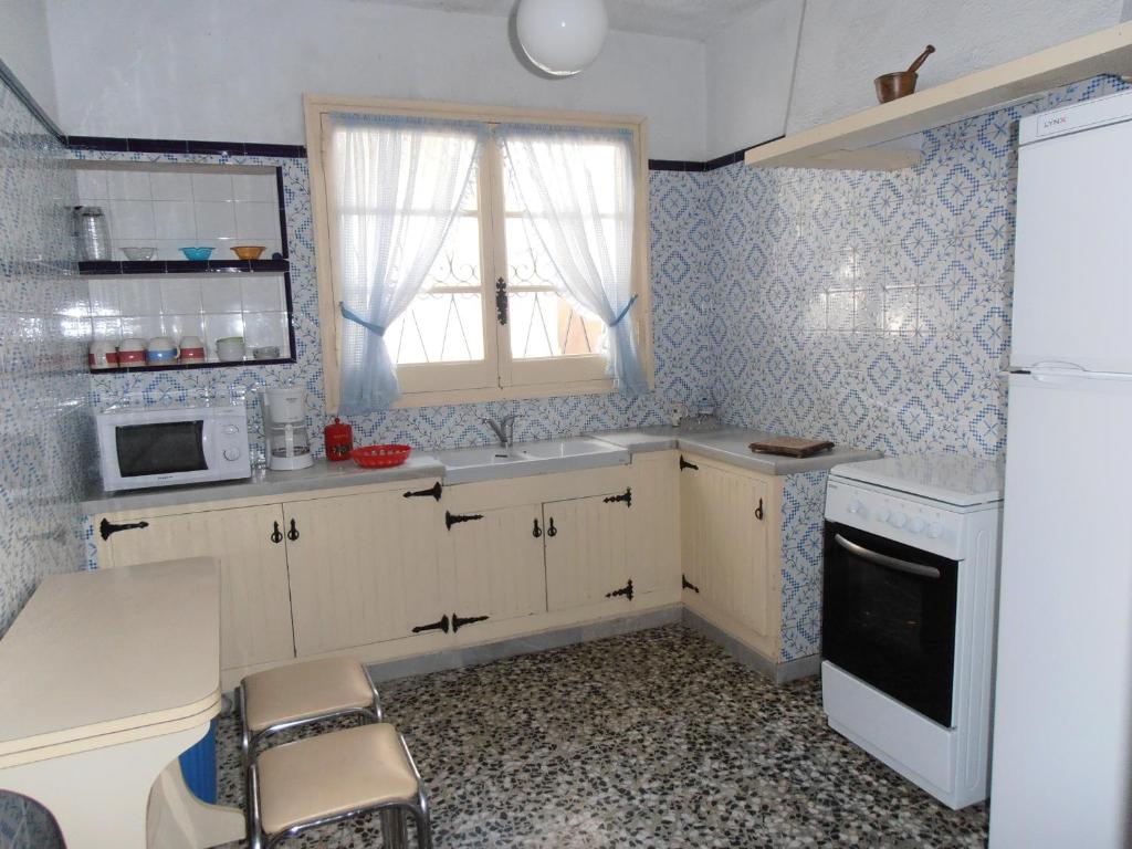 Kuchyň nebo kuchyňský kout v ubytování Nice and relax Mediterranean villa with free wifi