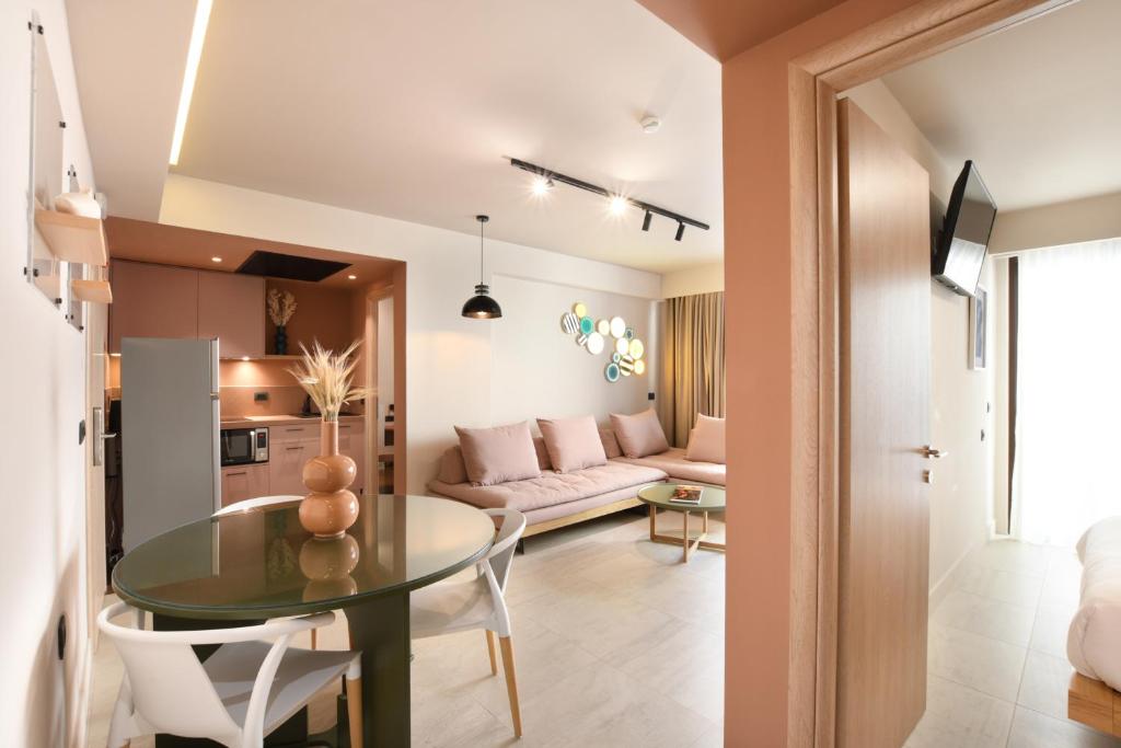 Pavo Art Hotel - Luxury Two-Bedroom Suite