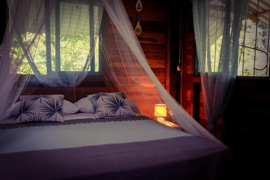 Postel nebo postele na pokoji v ubytování Playa Grande Lodge & Tree House